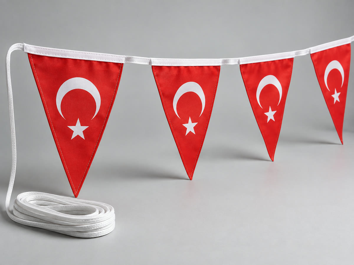İpe Dizili Bayrak